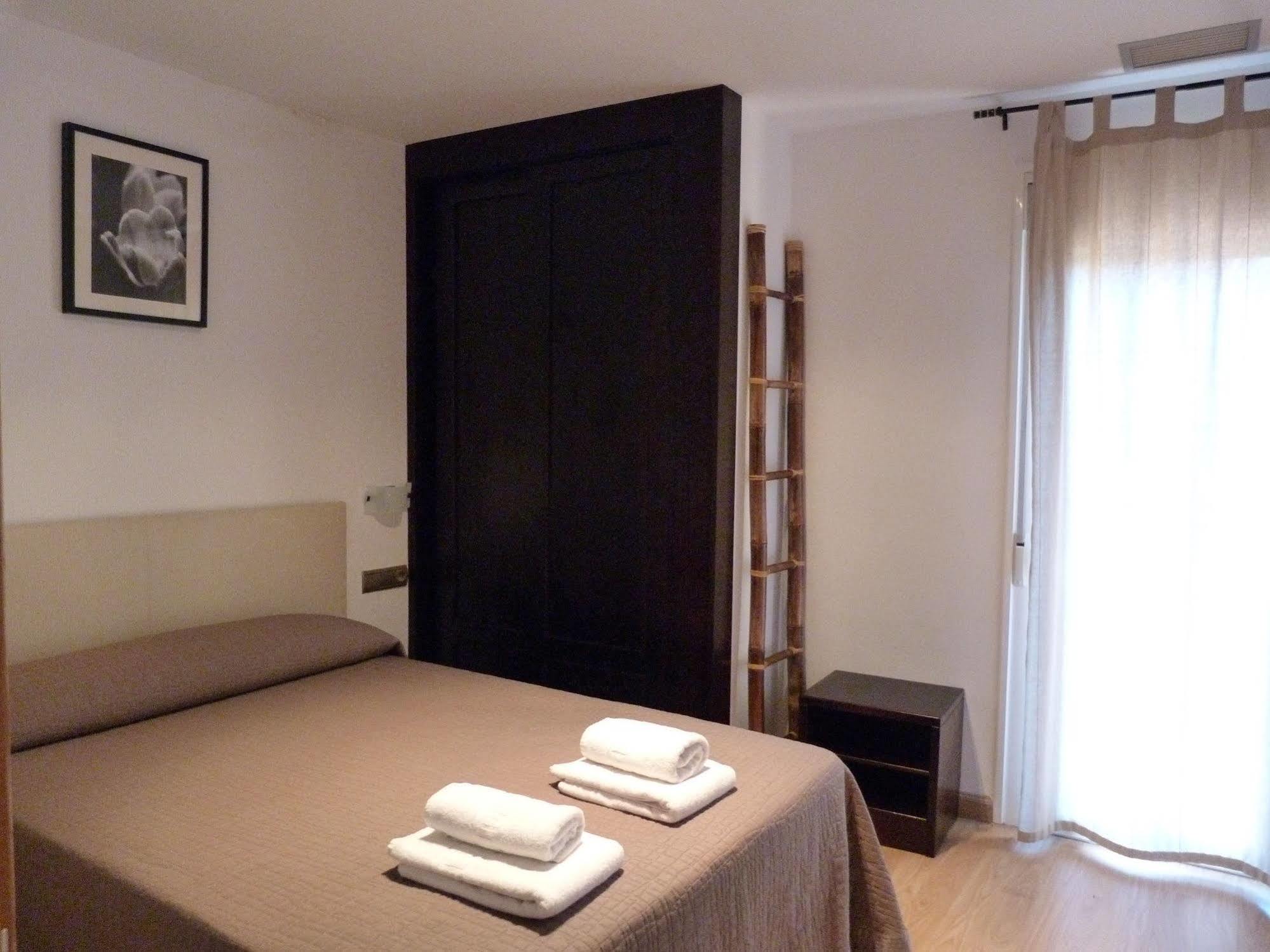 Apartamentos Puerta De Ordesa Laspuna Exterior photo